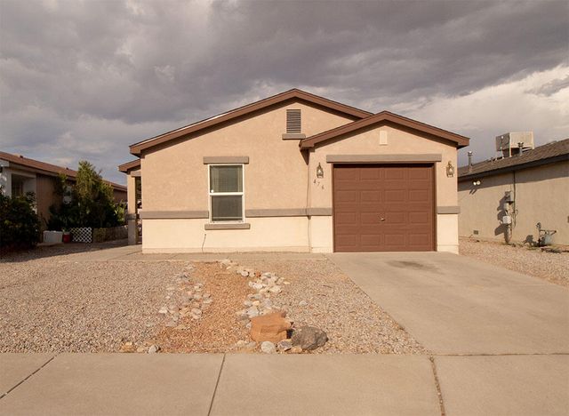 476 Desert Bluff Dr SW, Albuquerque, NM 87121