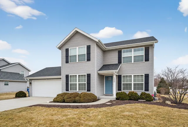 300 Arrowhead Dr, Minooka, IL 60447