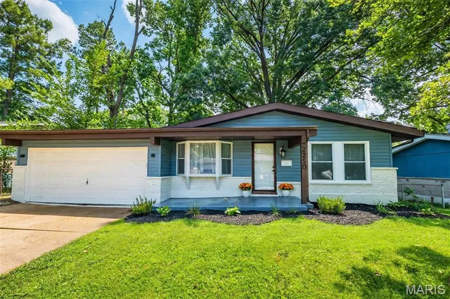 2250 Gadbury Dr, Saint Louis, MO 63136