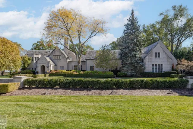 15410 Windmill Pointe Dr, Grosse Pointe, MI 48230