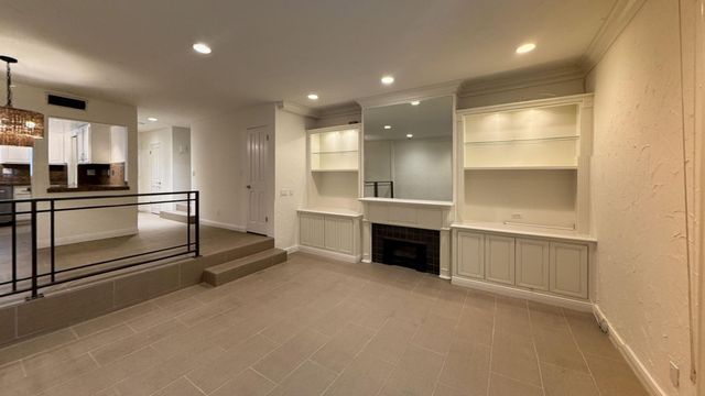 880 Hilldale Ave #15, West Hollywood, CA 90069