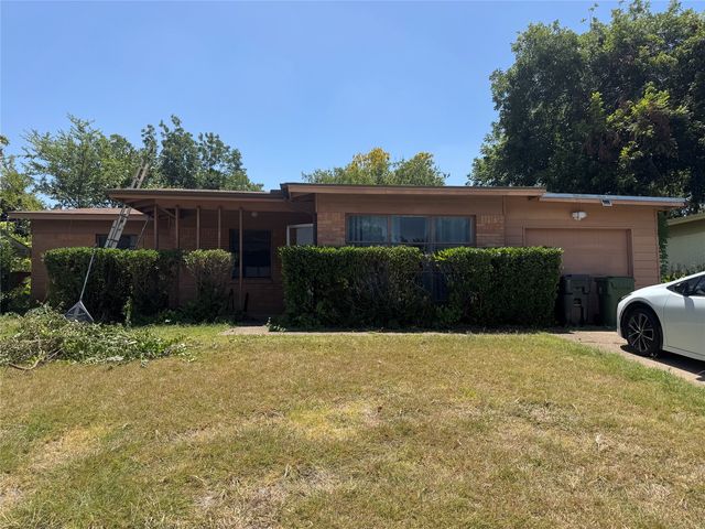 2204 Cloverdale St, Arlington, TX 76010