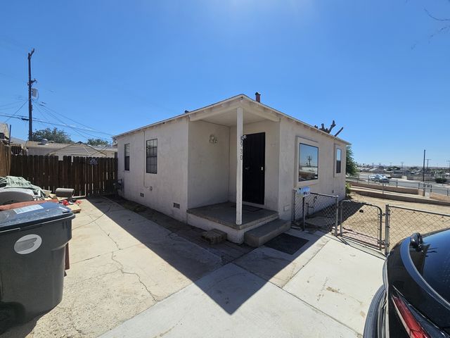 930 Nancy St, Barstow, CA 92311