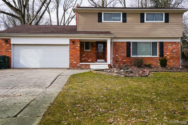6205 Thorneycroft Dr, Shelby Township, MI 48316