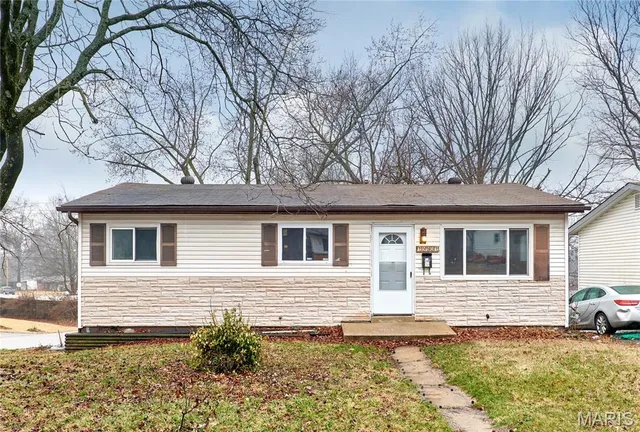 10501 Baron Dr, Saint Louis, MO 63136