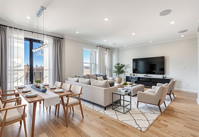 340 W  2nd St #17R, Boston, MA 02127