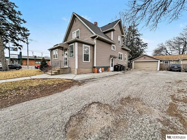 1105 N  33rd St, Lincoln, NE 68503
