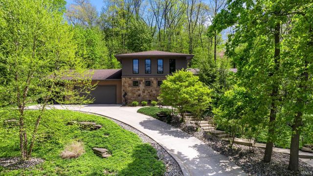 1166 Ridgedale Rd, South Bend, IN 46614