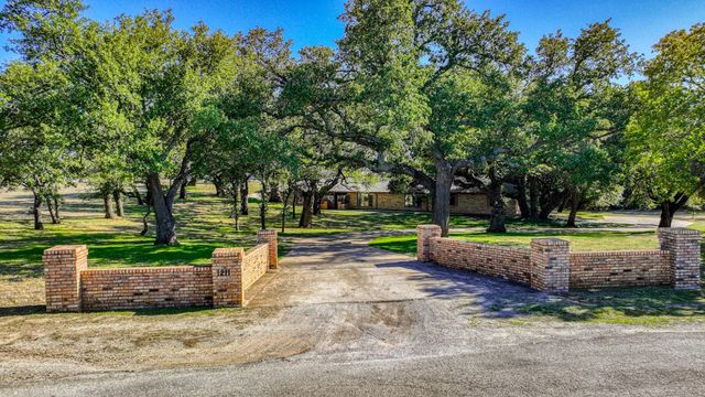 1211A Newport Rd, Weatherford, TX 76086