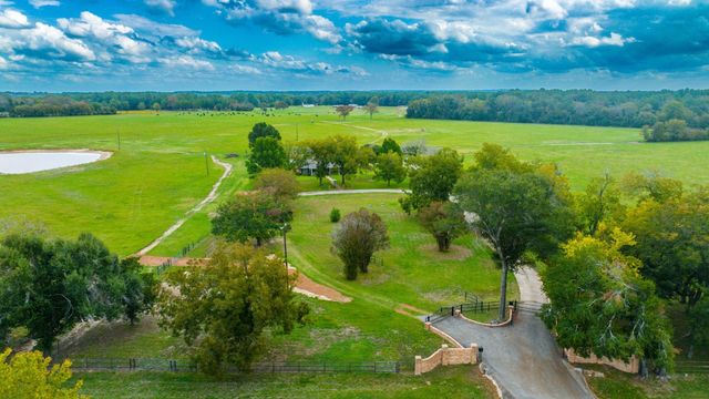 350 Anderson County Rd #2147, Palestine, TX 75801