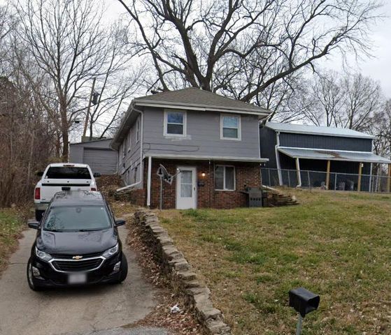 118 S  High St, Independence, MO 64054