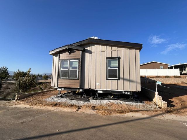 3444 W  Center St #62, Riverside, CA 92501