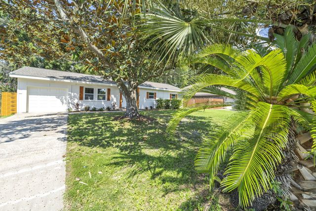 44 Robinwood Dr NW, Fort Walton Beach, FL 32548
