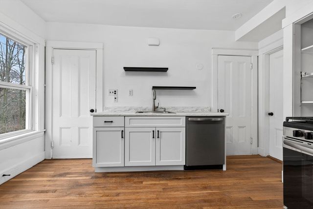 166 Elliot St #2, Newton Upper Falls, MA 02464