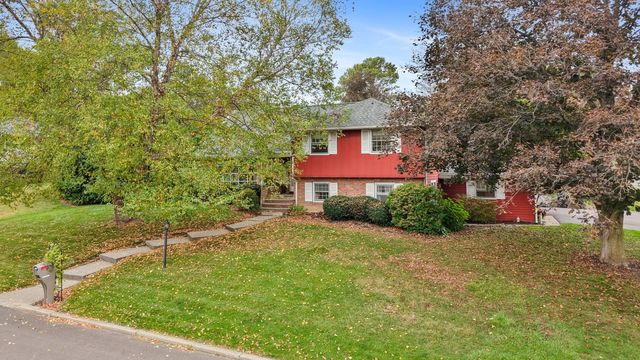 10 Canterbury Dr, Endicott, NY 13760