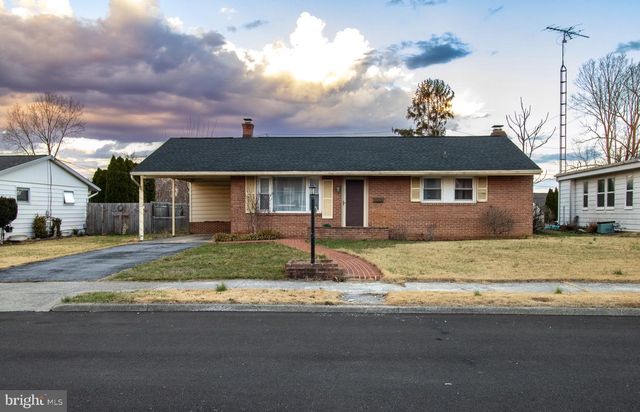 1114 Circle Dr, Martinsburg, WV 25401