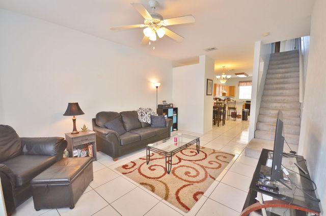 3901 SW 20th Ave #203, Gainesville, FL 32607