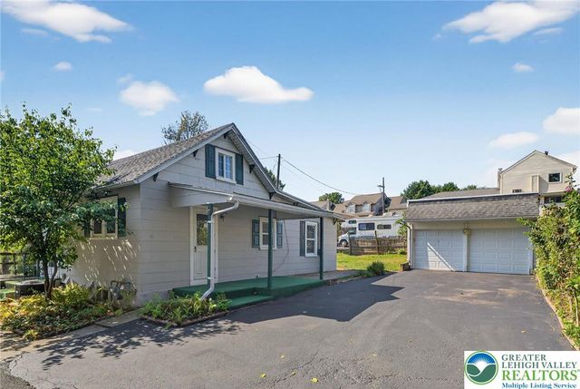 36 E  Penn Ln, Whitehall, PA 18052