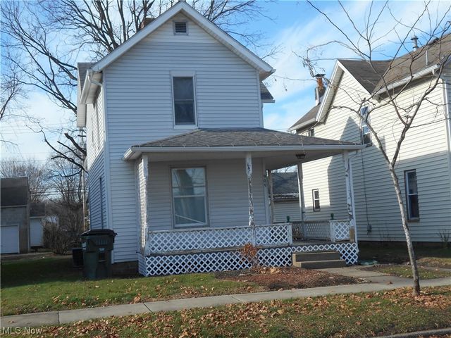 909 S  7th St, Coshocton, OH 43812