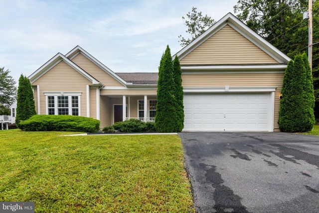 1242 Coventry Ct, Fayetteville, PA 17222