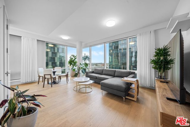 877 Francisco St #1128, Los Angeles, CA 90017