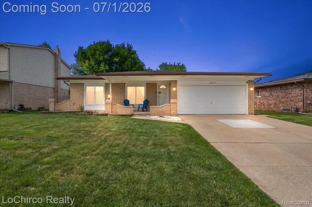 2619 Nadine Dr, Sterling Heights, MI 48310