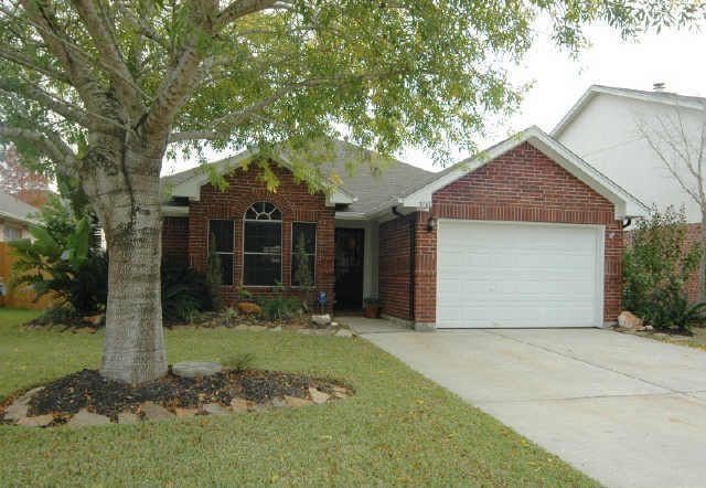 5716 Guadalupe Dr, Dickinson, TX 77539