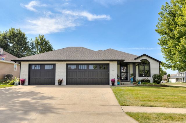252 Cottonwood Dr SW, Altoona, IA 50009