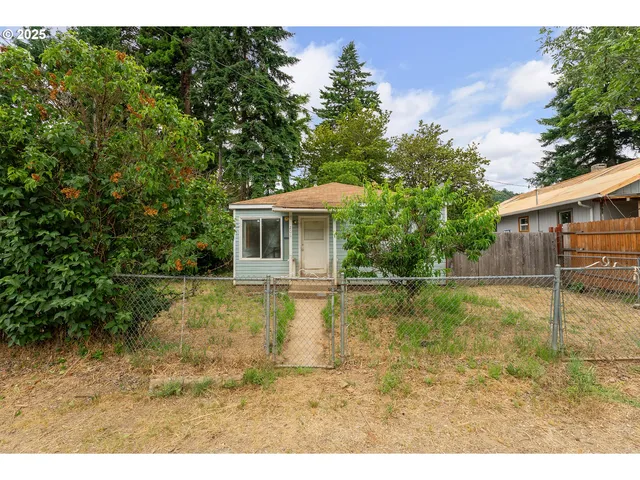 206 NE Laurel Ave, Myrtle Creek, OR 97457