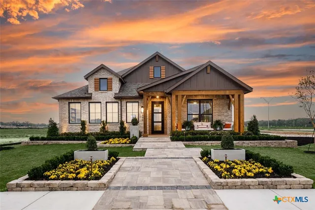 228 White #OAK, Castroville, TX 78009