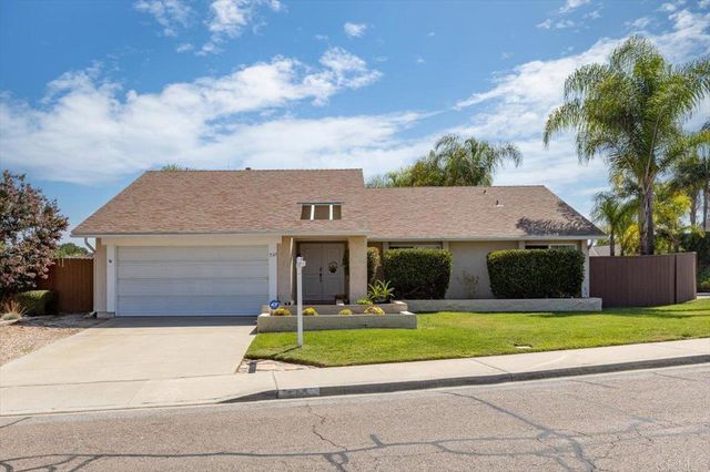 537 Shadow Hills Dr, San Marcos, CA 92069