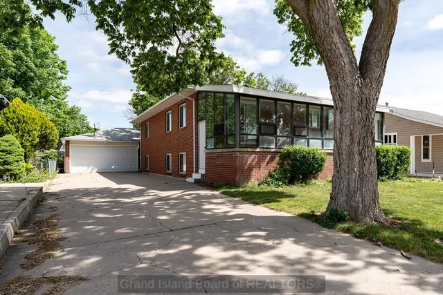 1916 W  10th St, Grand Island, NE 68803