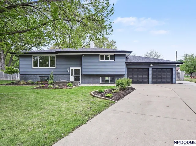 1821 Sherwood Cv, Fremont, NE 68025