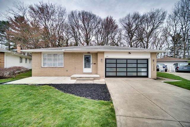 1240 Galaxy Dr, Cleveland, OH 44109