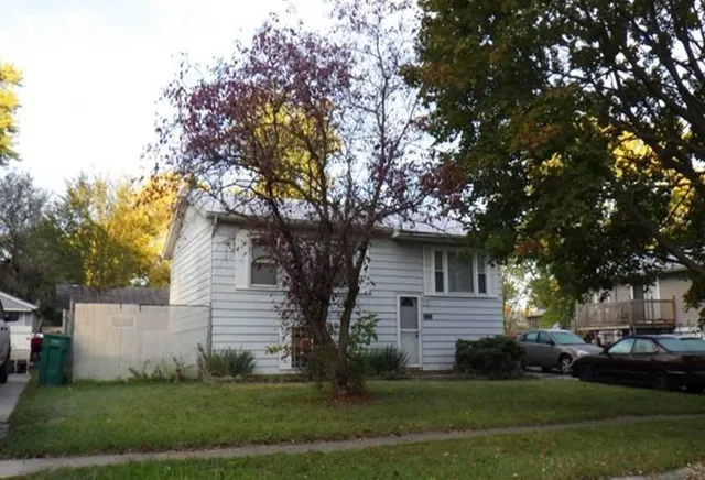 7530 Chase St, Merrillville, IN 46410