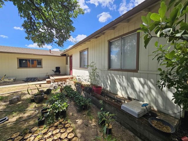 415 Homestead Dr, Red Bluff, CA 96080