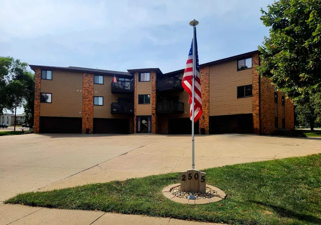 2505 Capitol St #205, Yankton, SD 57078