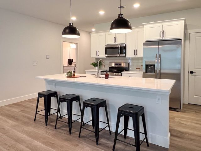 101 Beverly Rose Way #601, Troy, NY 12180