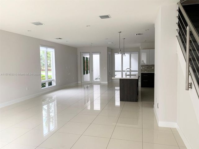 10364 NW 63rd Ter, Doral, FL 33178