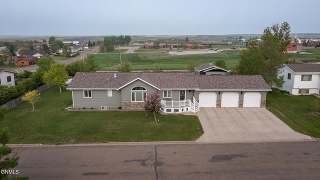 1713 4th Ave NE, Beulah, ND 58523
