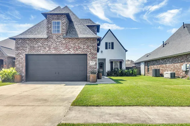 3238 Fairwood Ln, Lake Charles, LA 70607