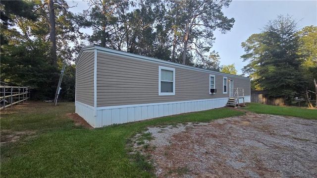311 Paradise Rd, Pineville, LA 71405