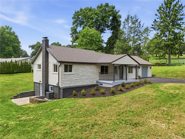 201 Hillvue Dr, Butler, PA 16001