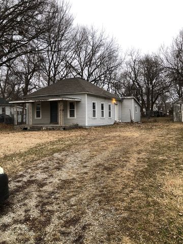 709 N Mulberry St, Ottawa, KS 66067 | Trulia