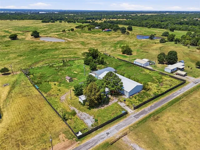 8215 N  Meadow Lark Dr, Wynnewood, OK 73098
