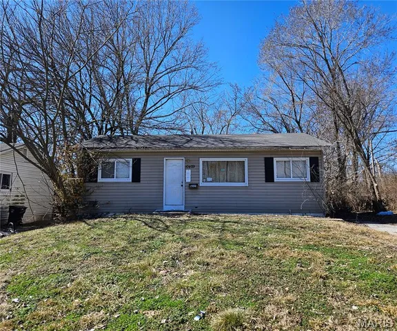 10429 Earl Dr, Saint Louis, MO 63136