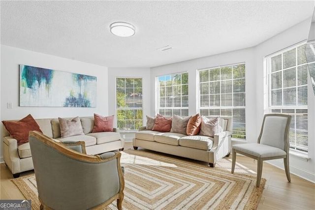 904 Wentworth Ct, Alpharetta, GA 30022
