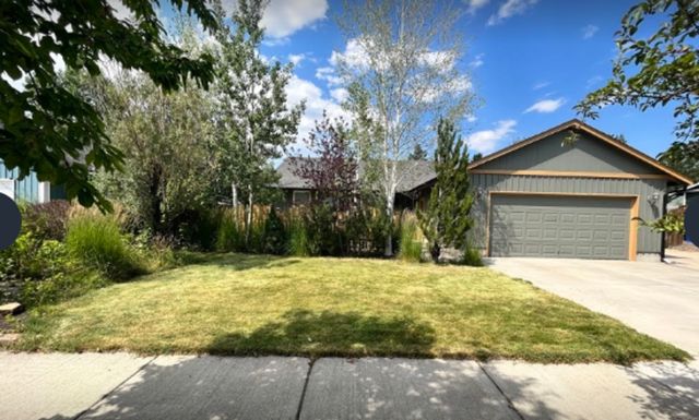2960 NW Cabernet Ln, Bend, OR 97703