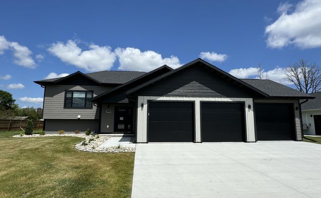 515 Lincoln St   SE, Warroad, MN 56763