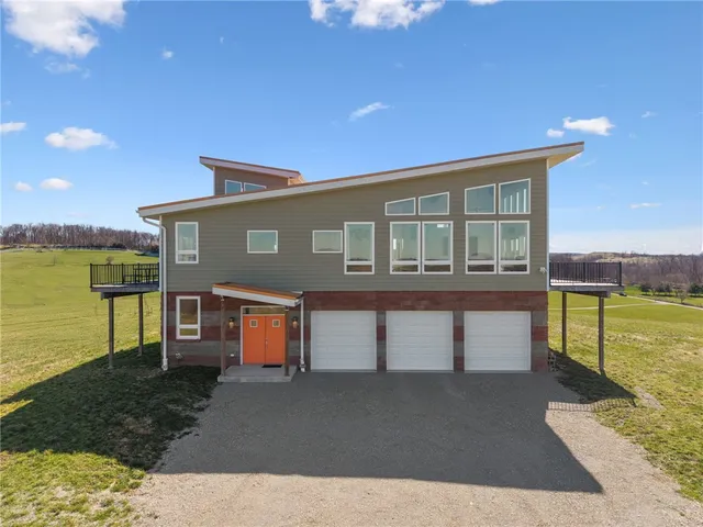 1029 Hoffman Rd, Smithton, PA 15479